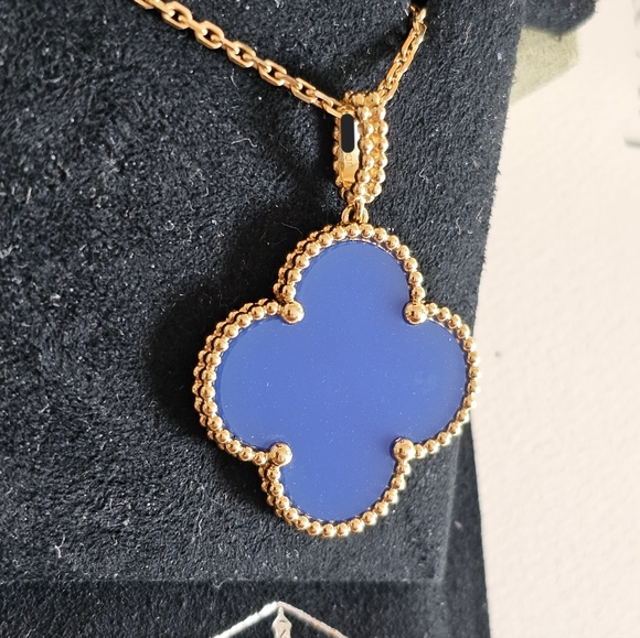 Van Cleef & Arpels Magic Alhambra Long Necklace 18k Yellow Gold Blue Agate 2023 - Picture 9 of 13